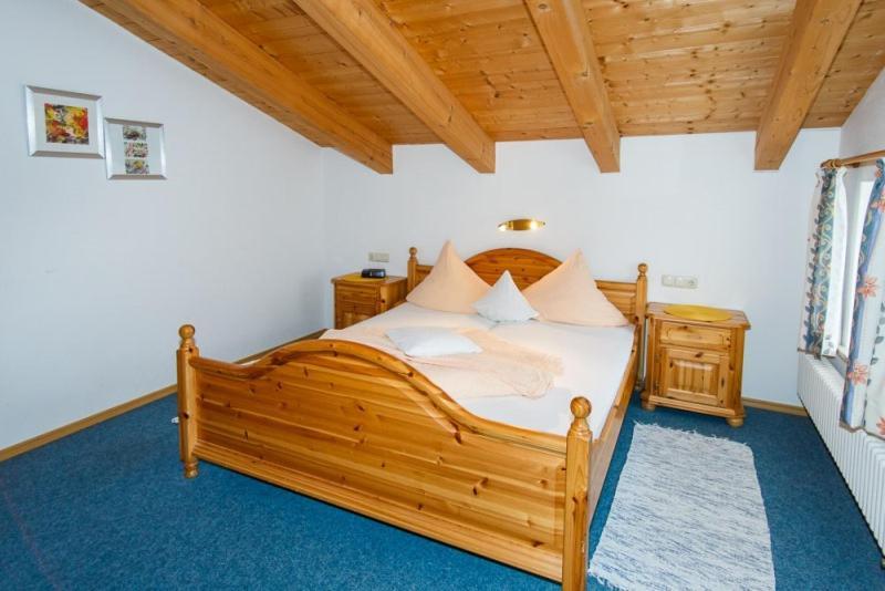 Cafe Chiemgau Und Gaestehaus Ruhpolding Bagian luar foto