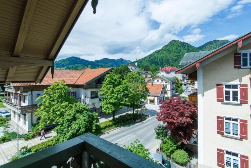 Cafe Chiemgau Und Gaestehaus Ruhpolding Bagian luar foto